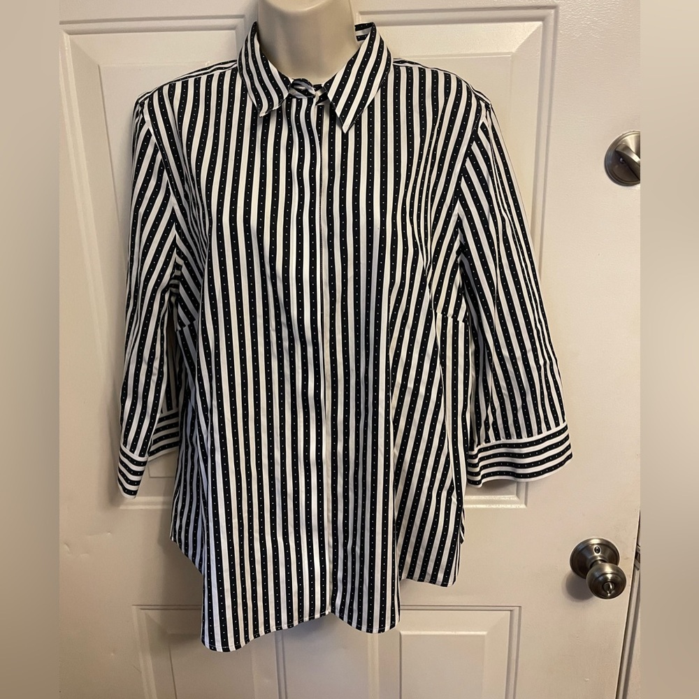 Chicos black and white no-iron button down (size 2)